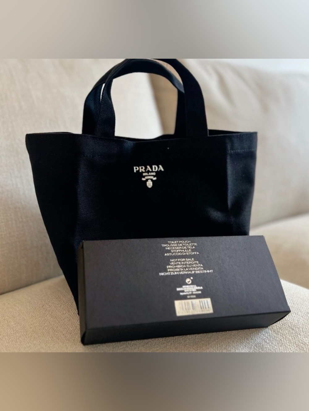 Prada Beauty Black Toilet
Pouch/Lunch Bag - Picture 9 of 10